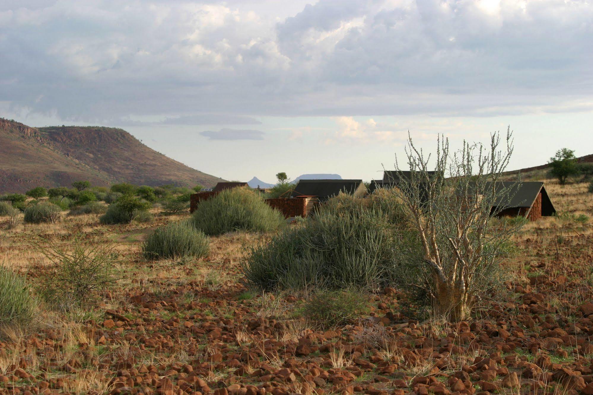 Etendeka Mountain Camp Damaraland Ngoại thất bức ảnh